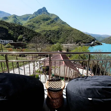 Koman_lakeview_apartments